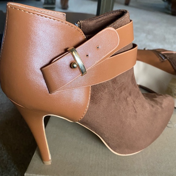 Ladies Booties - Picture 3 of 3